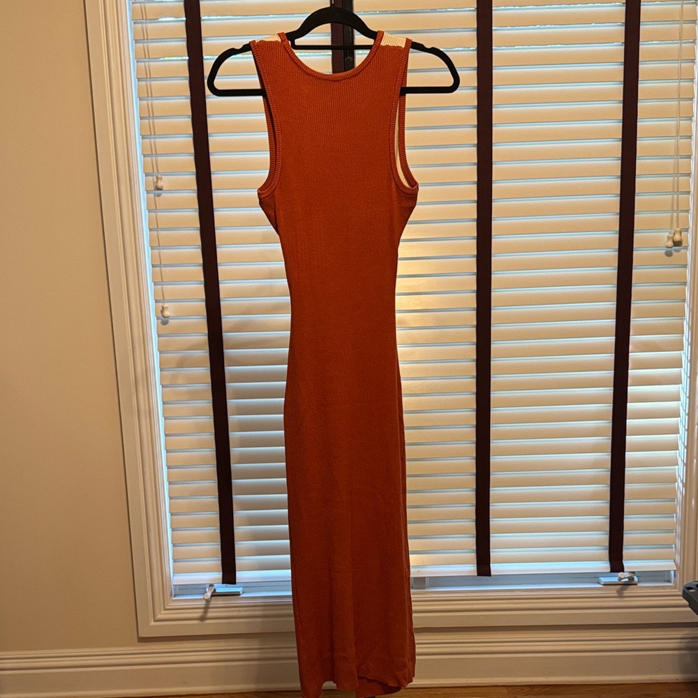 Chic Sleeveless Maxi Dress in Orange and Cream - Size Medium
